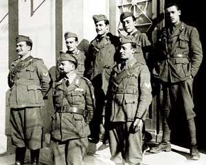 Sottufficiali e carabinieri in servizio alla Stazione di Eleusi, in Grecia (1943).